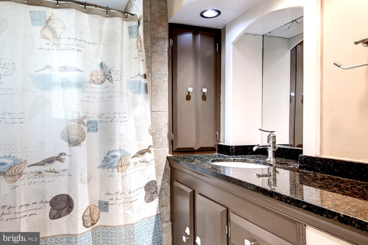 WOODLAND BEACH - Residential