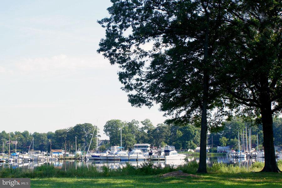 WOODLAND BEACH - Residential