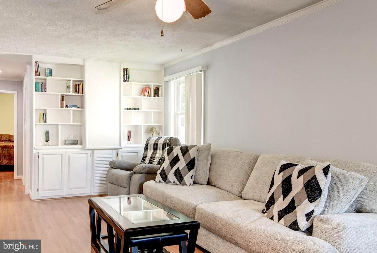 WOODLAND BEACH - Residential