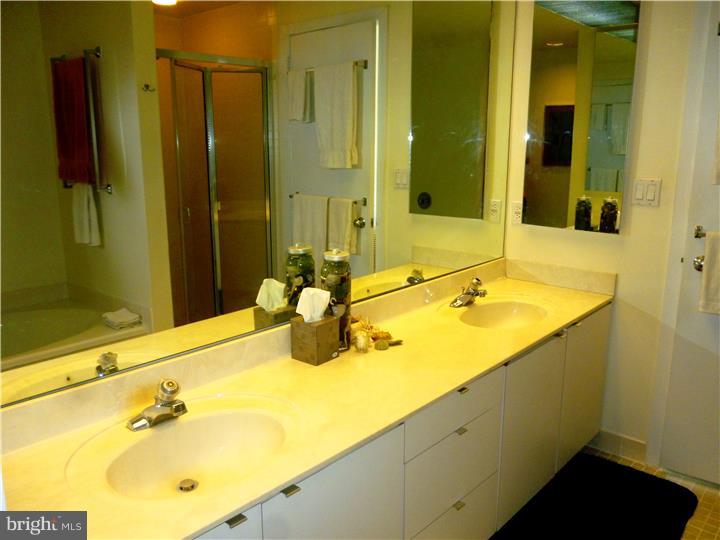 LOGAN SQUARE - Residential