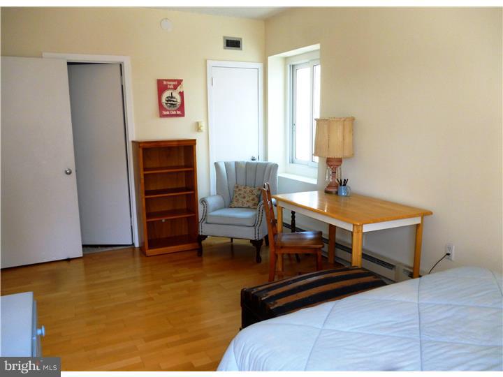 LOGAN SQUARE - Residential