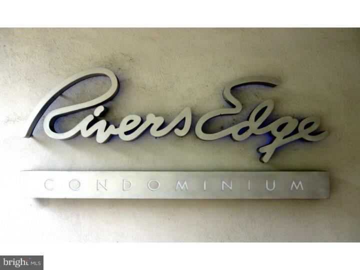 LOGAN SQUARE - Residential