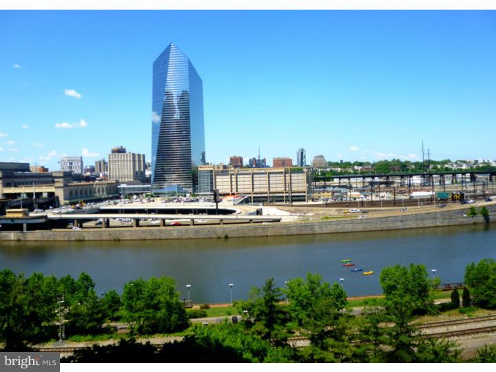 LOGAN SQUARE - Residential