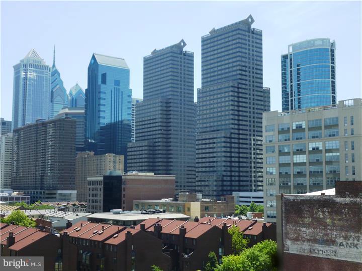 LOGAN SQUARE - Residential