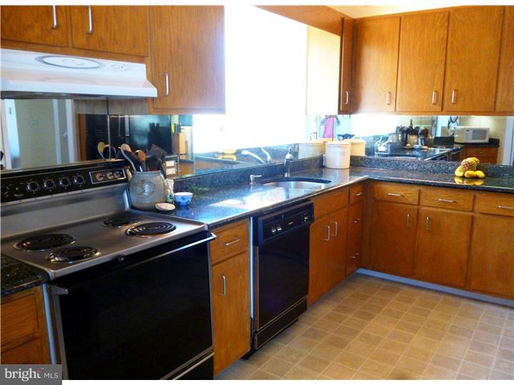 LOGAN SQUARE - Residential