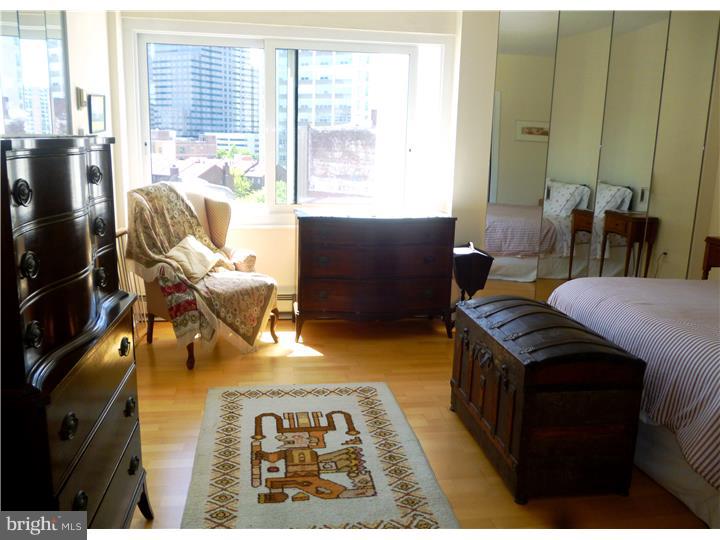 LOGAN SQUARE - Residential