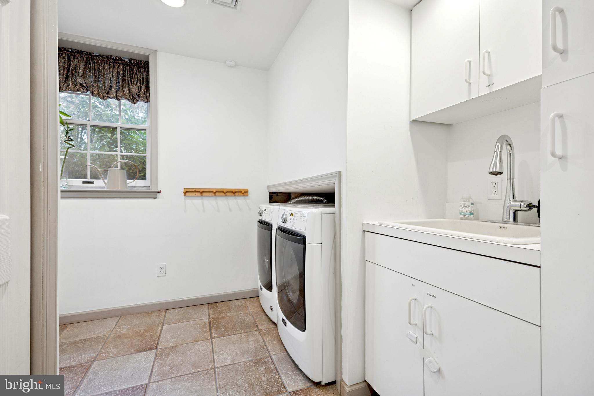 GLADWYNE - Residential