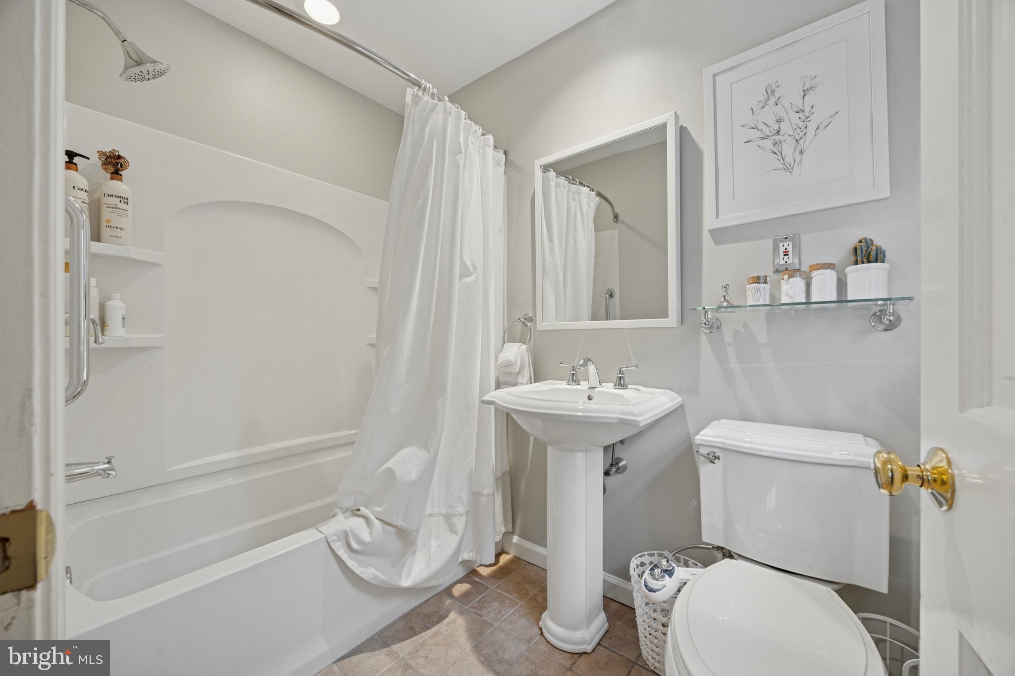 GLADWYNE - Residential