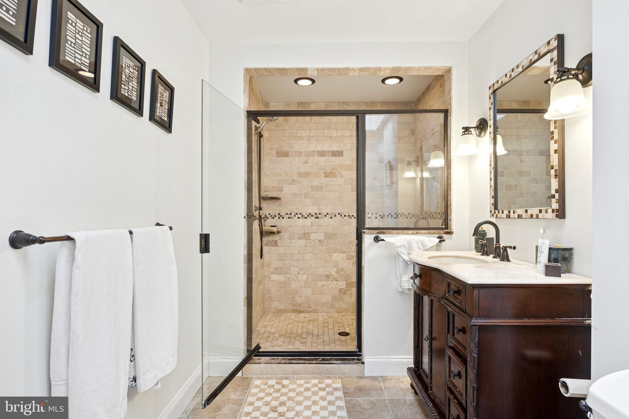 GLADWYNE - Residential