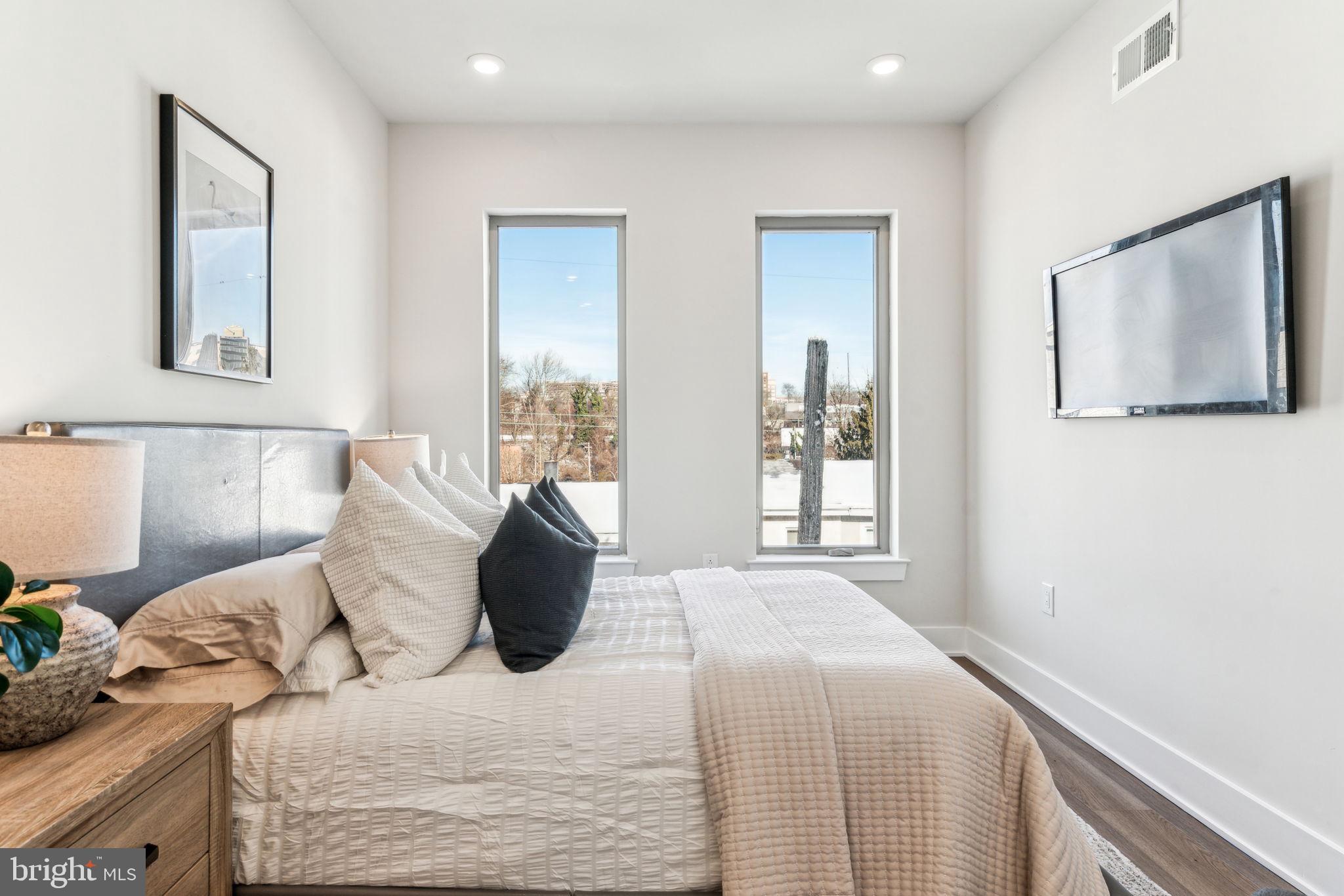 EAST FALLS - Residential