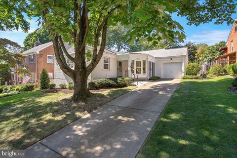 Photo of 4511 Edgefield Road, Kensington, MD 20895 (MLS # MDMC2140976) Photo of 4511 Edgefield Road, Kensington, MD 20895 (MLS # MDMC2140976)