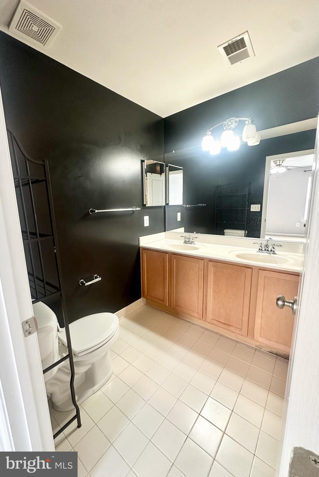 THE VILLAGES OF STEEPLECHASE - Residential Lease