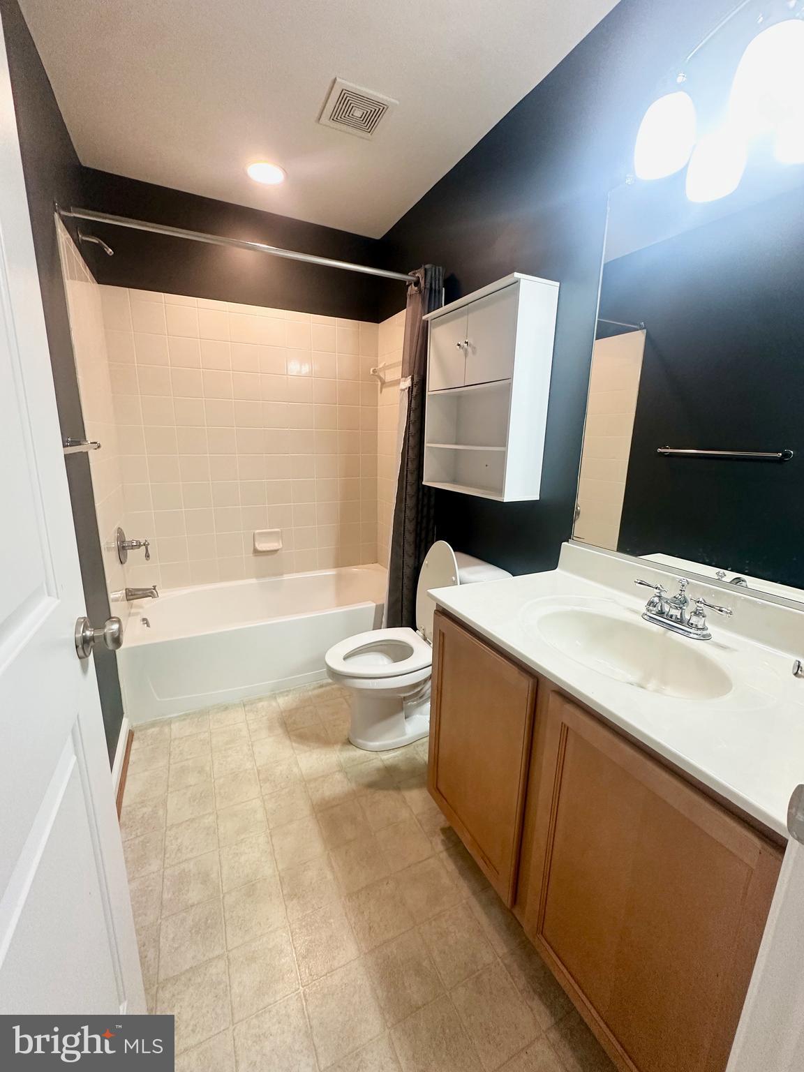 THE VILLAGES OF STEEPLECHASE - Residential Lease