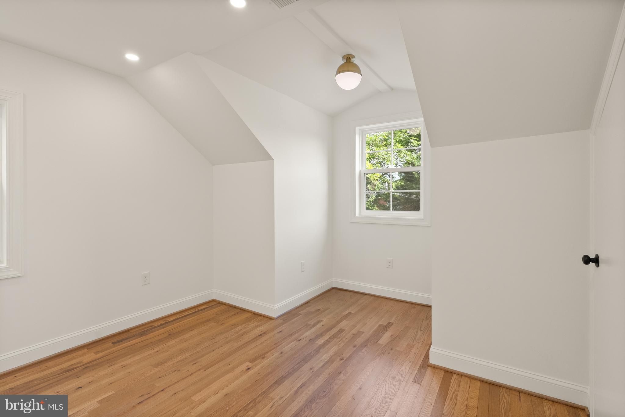 OVER LEE KNOLLS - Residential