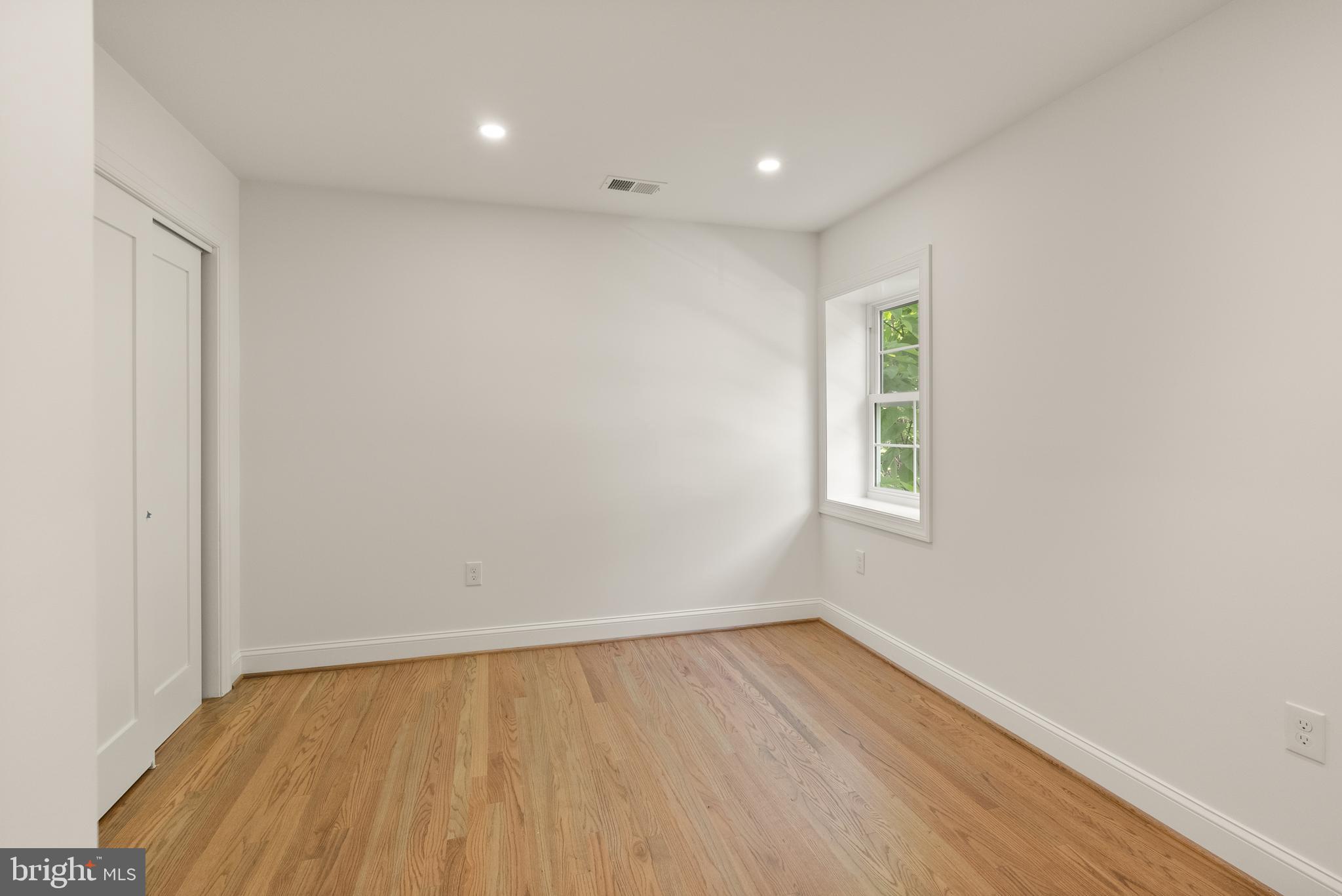 OVER LEE KNOLLS - Residential