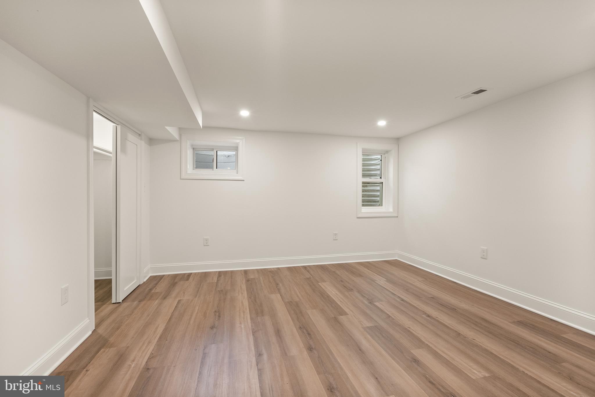 OVER LEE KNOLLS - Residential