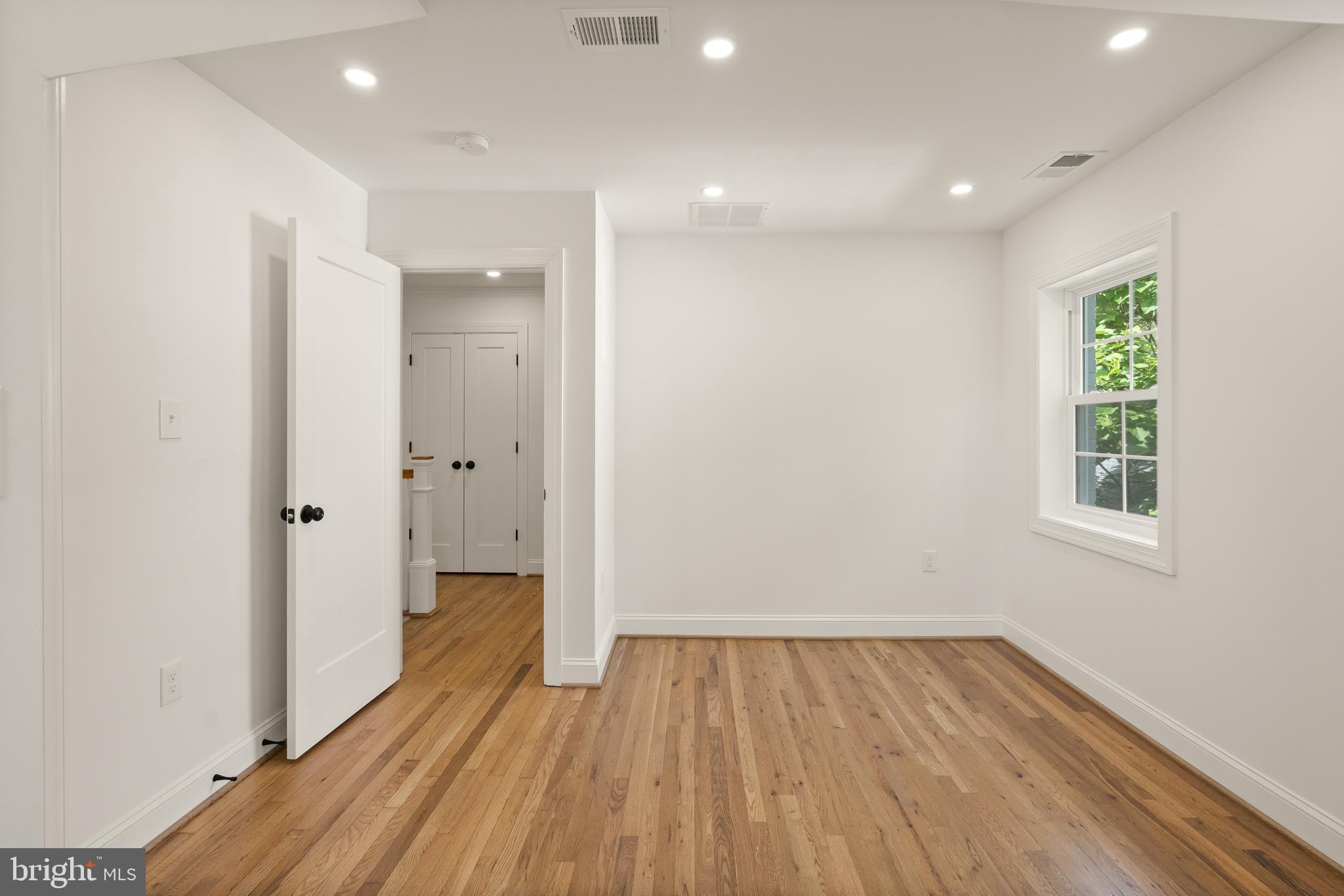 OVER LEE KNOLLS - Residential