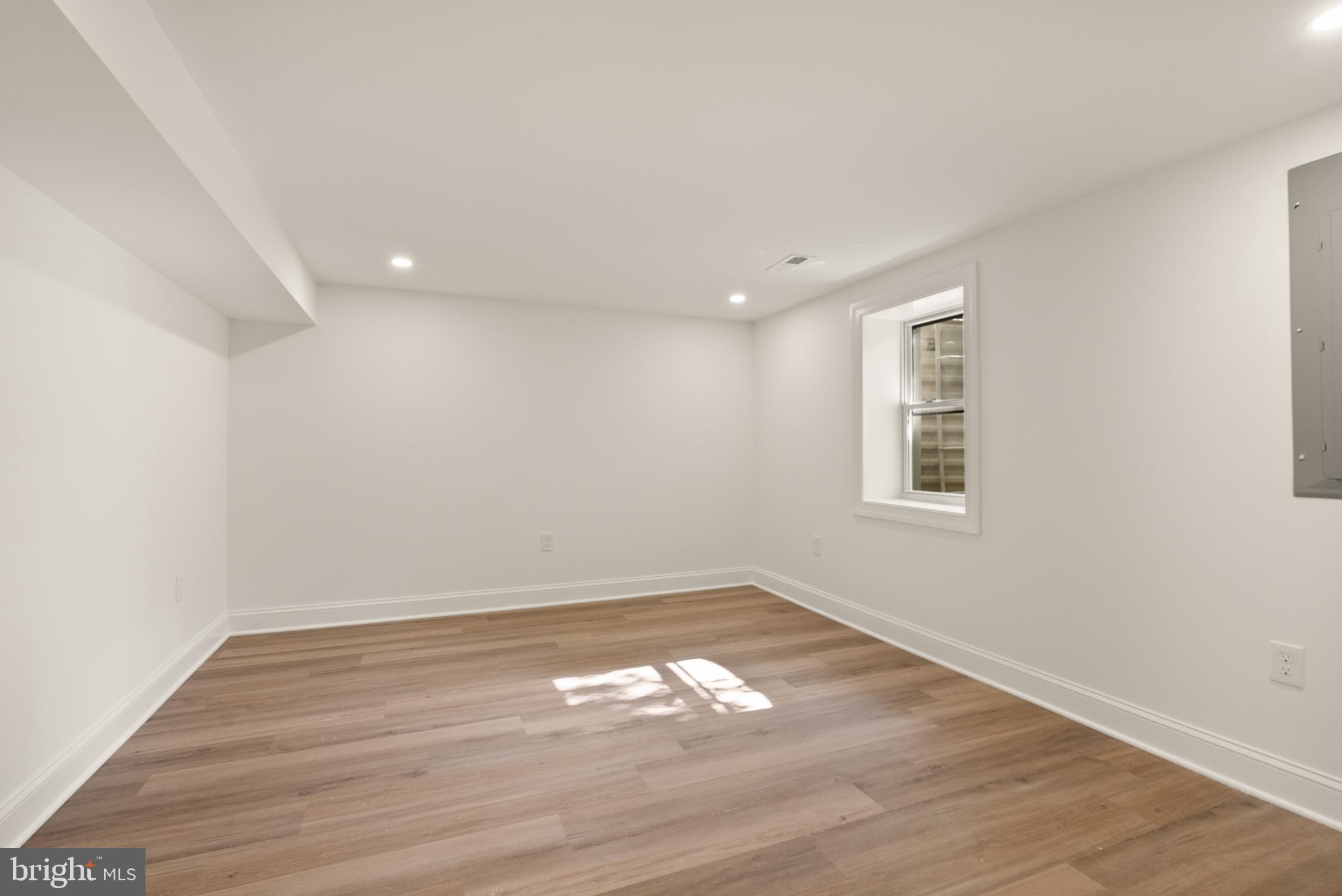 OVER LEE KNOLLS - Residential