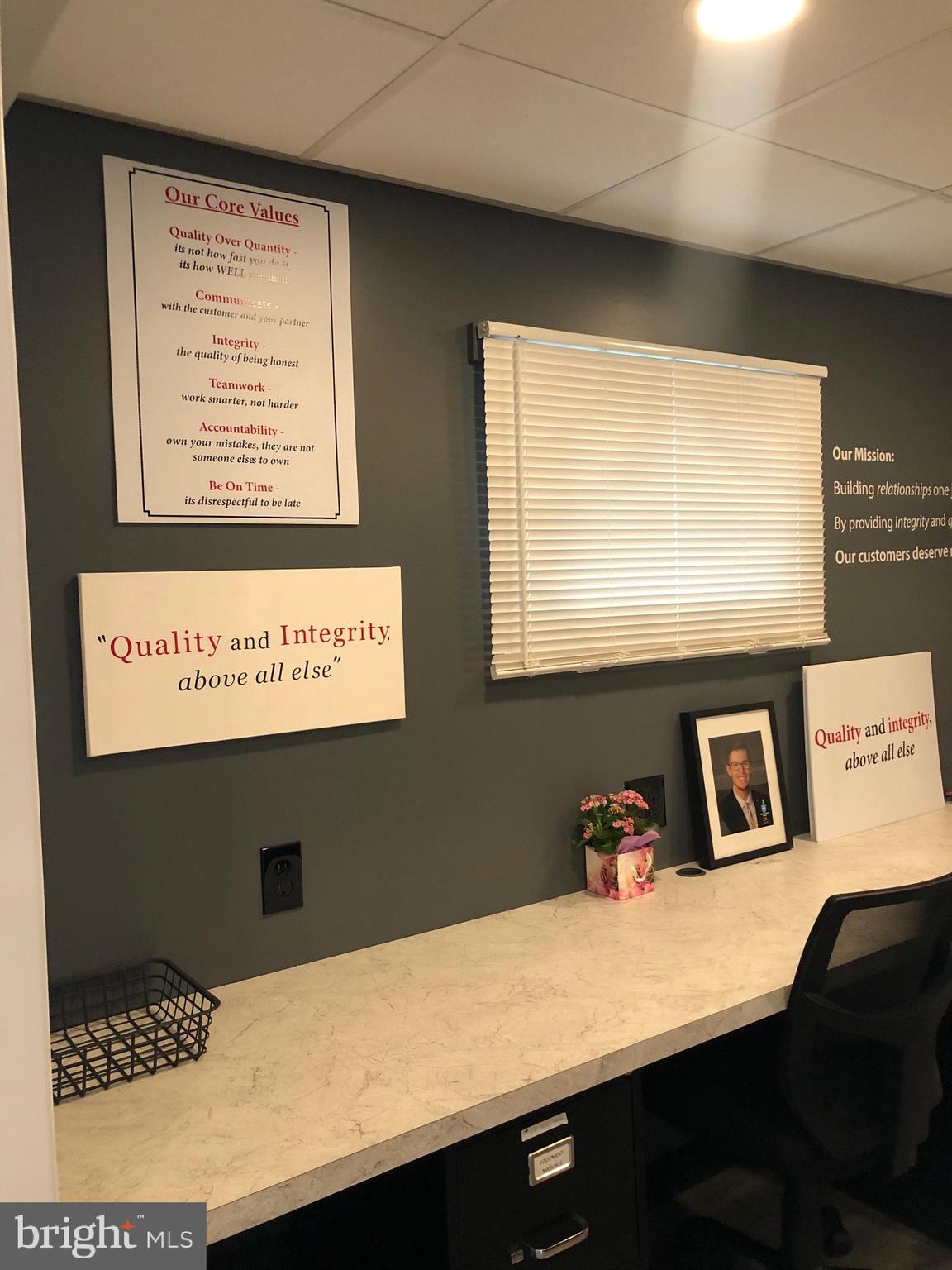 RUTHERFORD - Commercial Sale