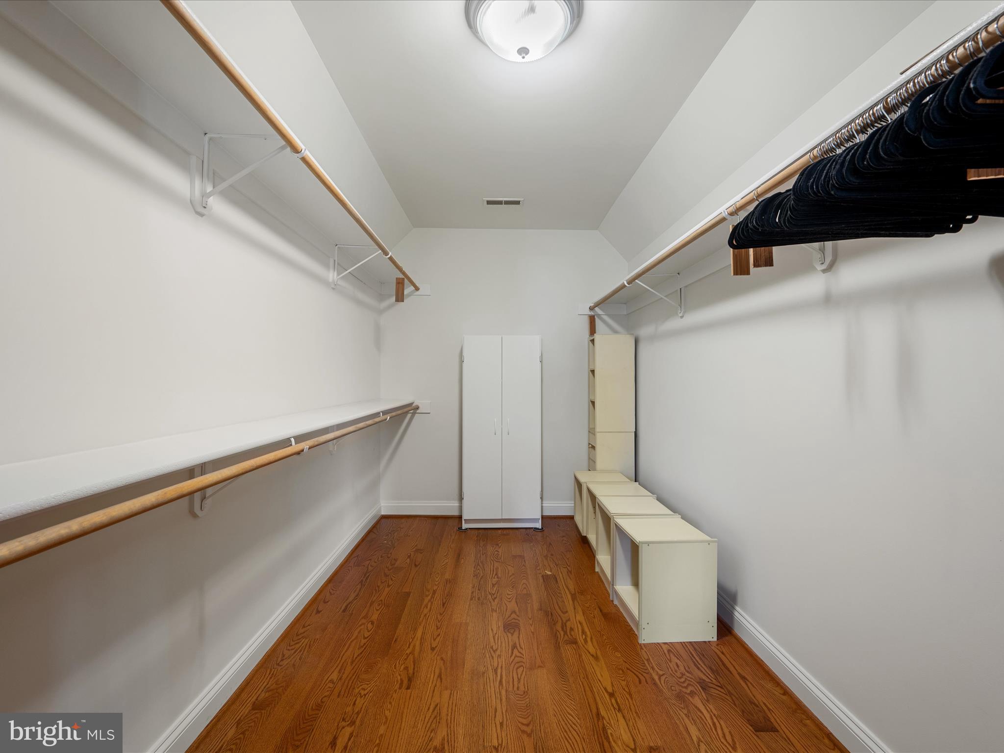 RAVEN POINTE - Residential