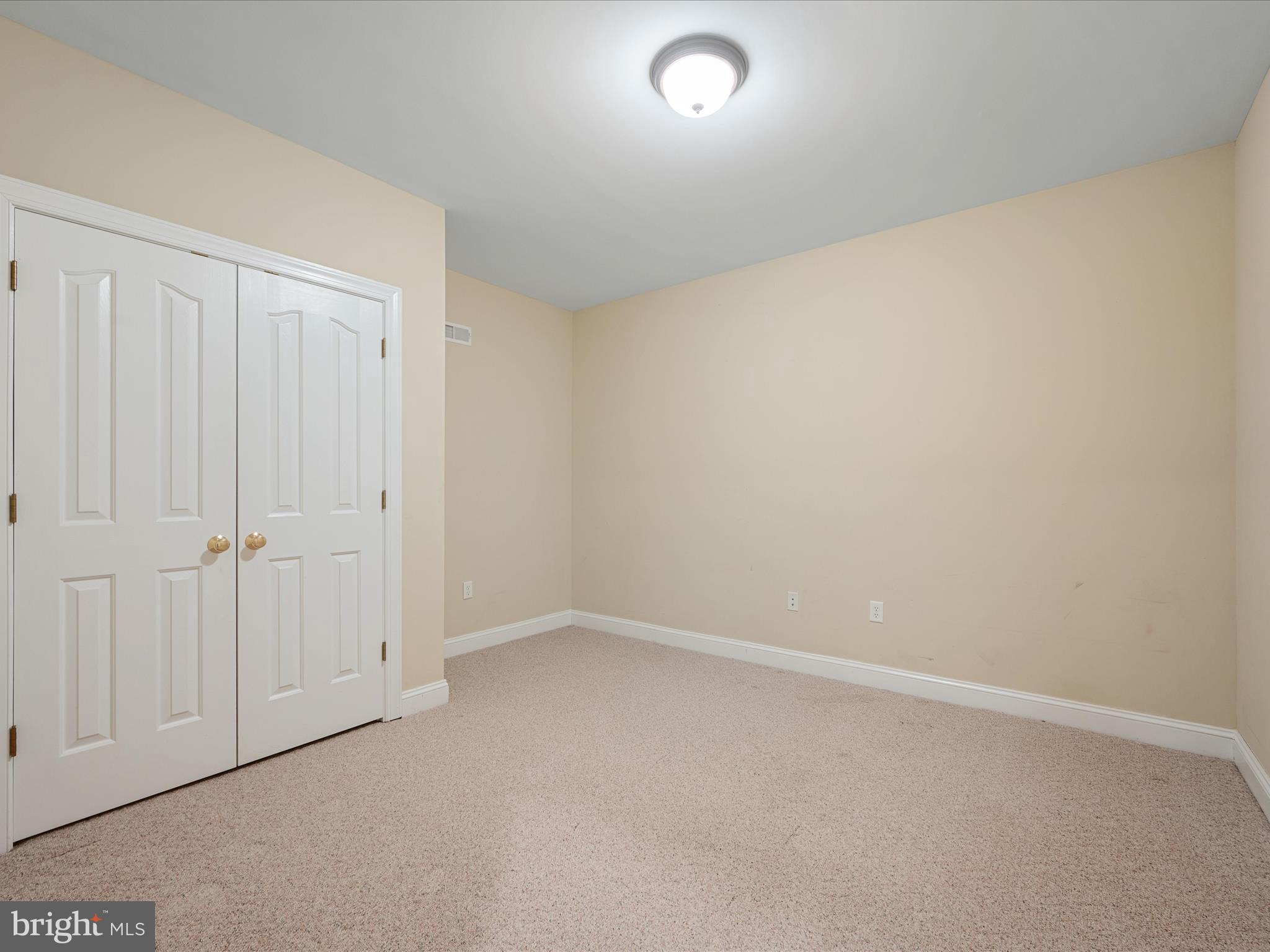 RAVEN POINTE - Residential