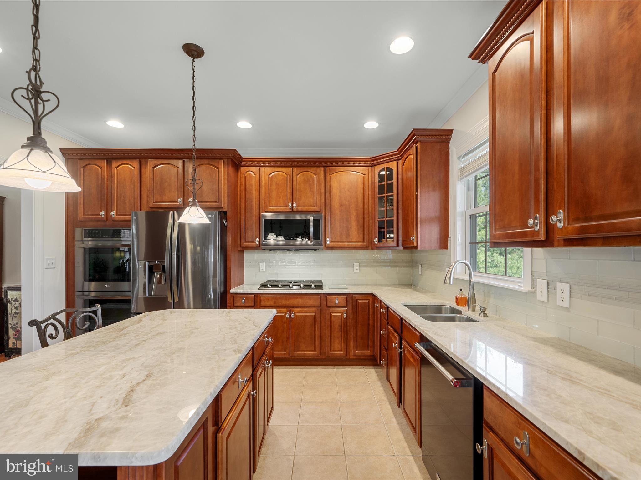 RAVEN POINTE - Residential