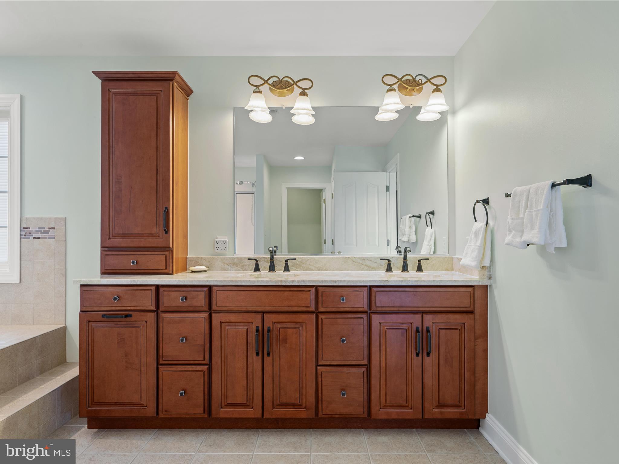 RAVEN POINTE - Residential