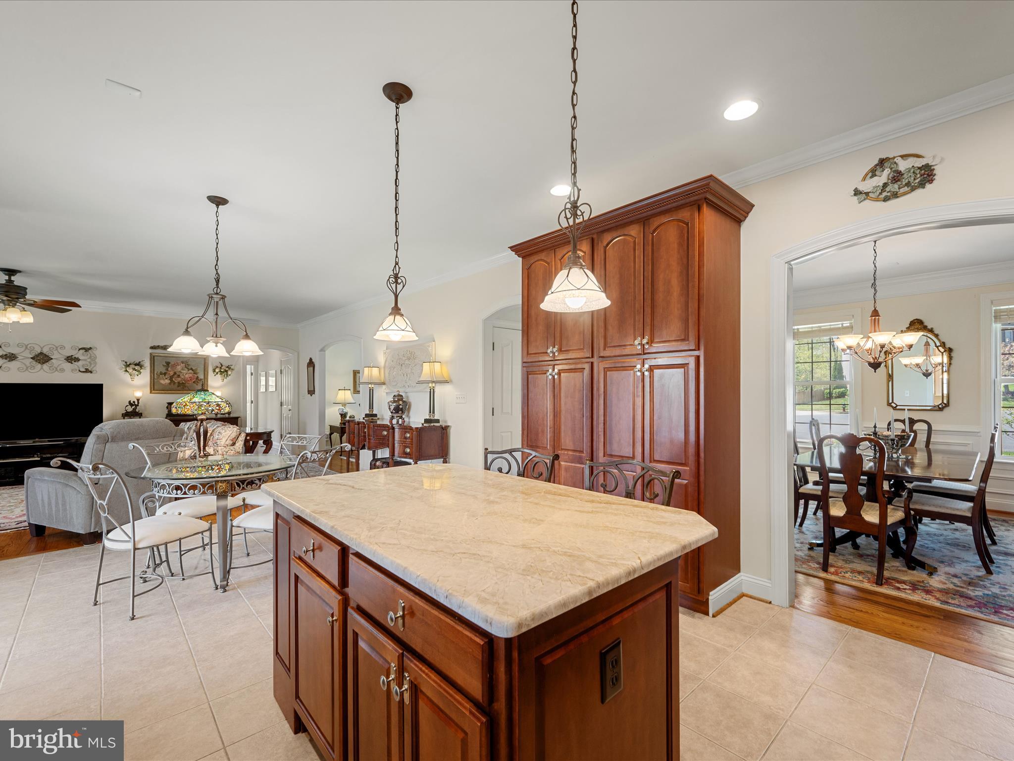 RAVEN POINTE - Residential