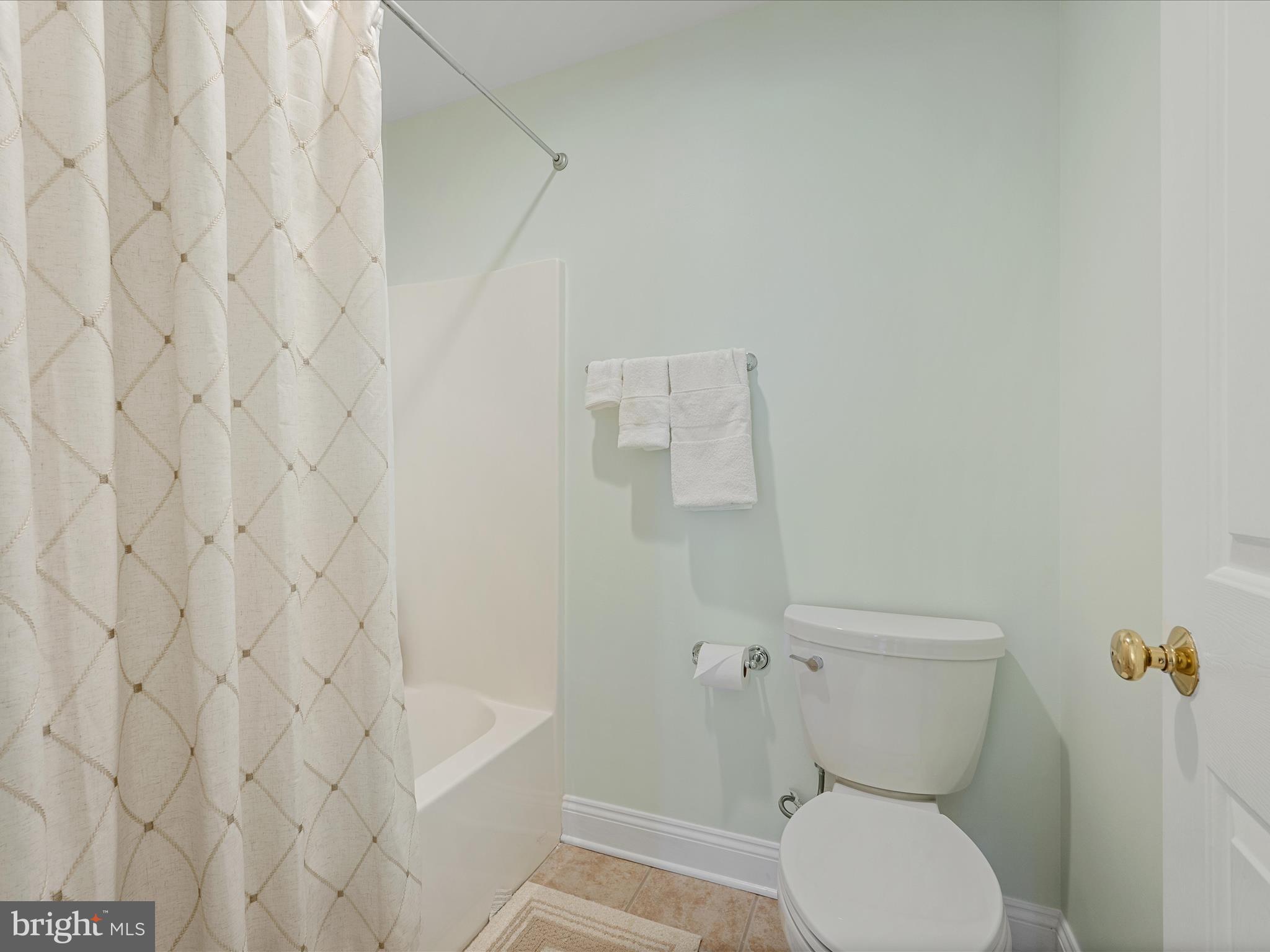 RAVEN POINTE - Residential