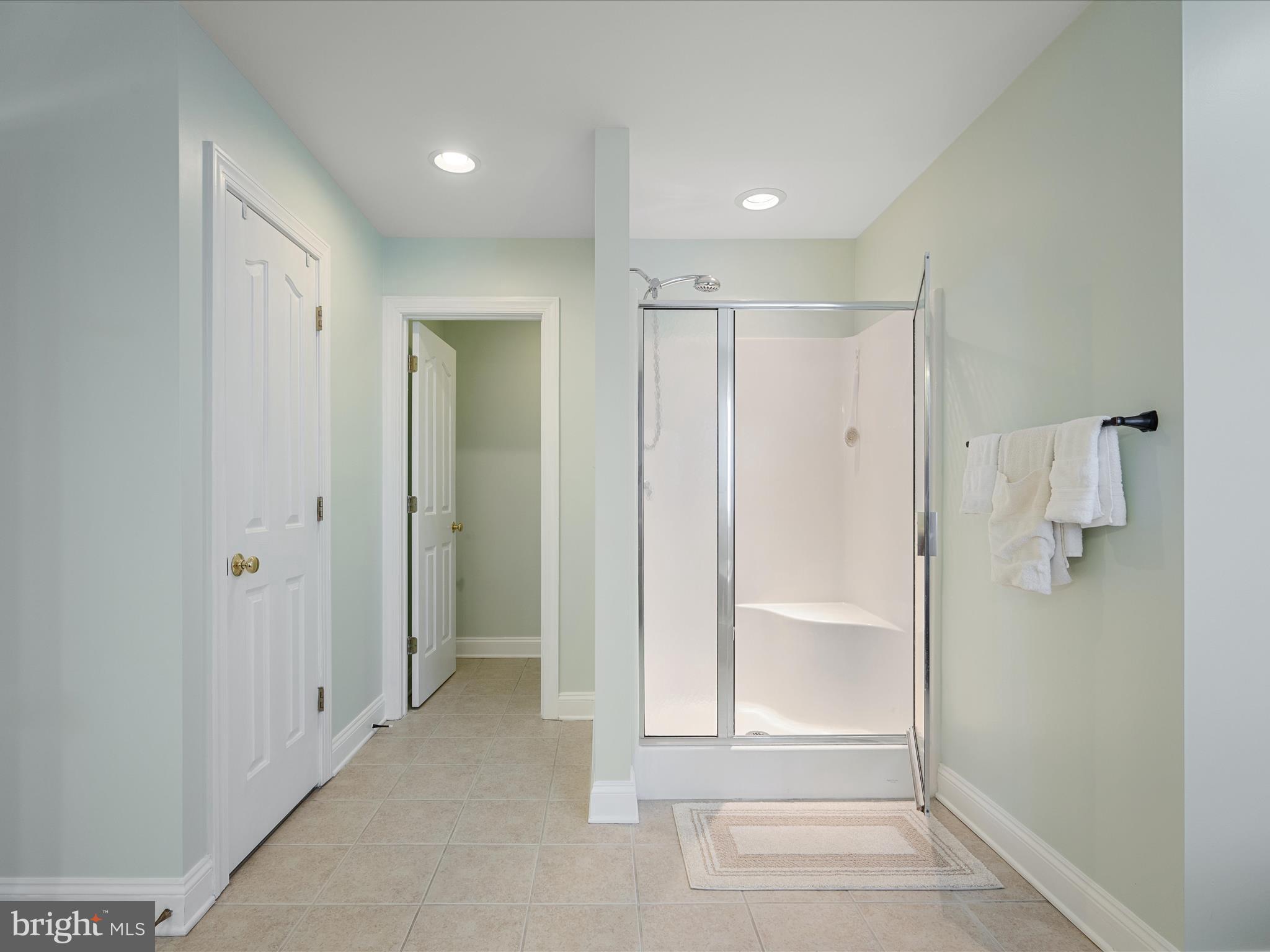 RAVEN POINTE - Residential