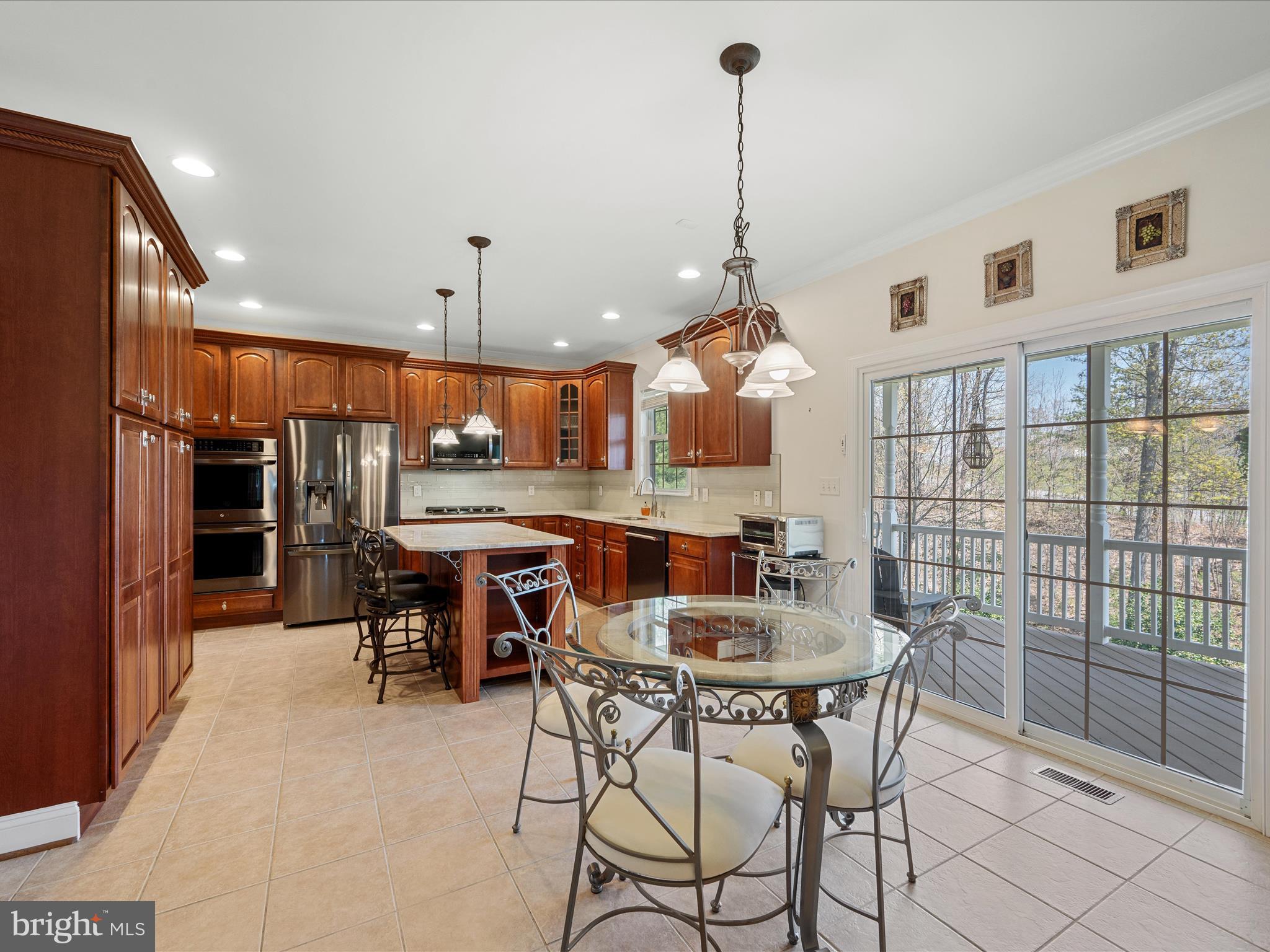 RAVEN POINTE - Residential