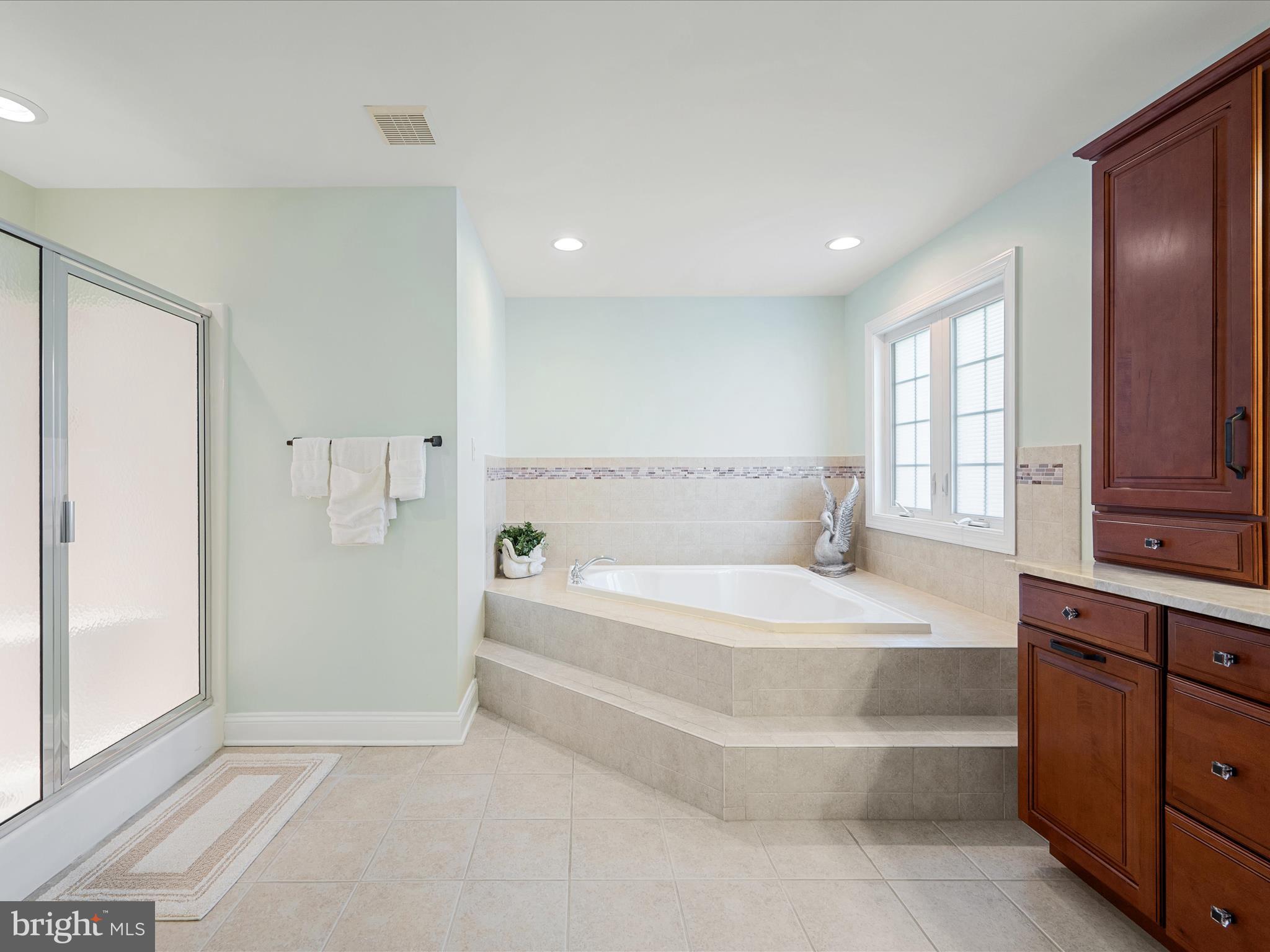 RAVEN POINTE - Residential