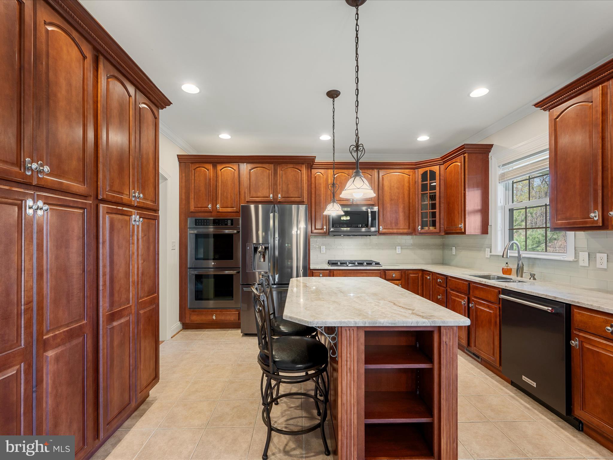 RAVEN POINTE - Residential