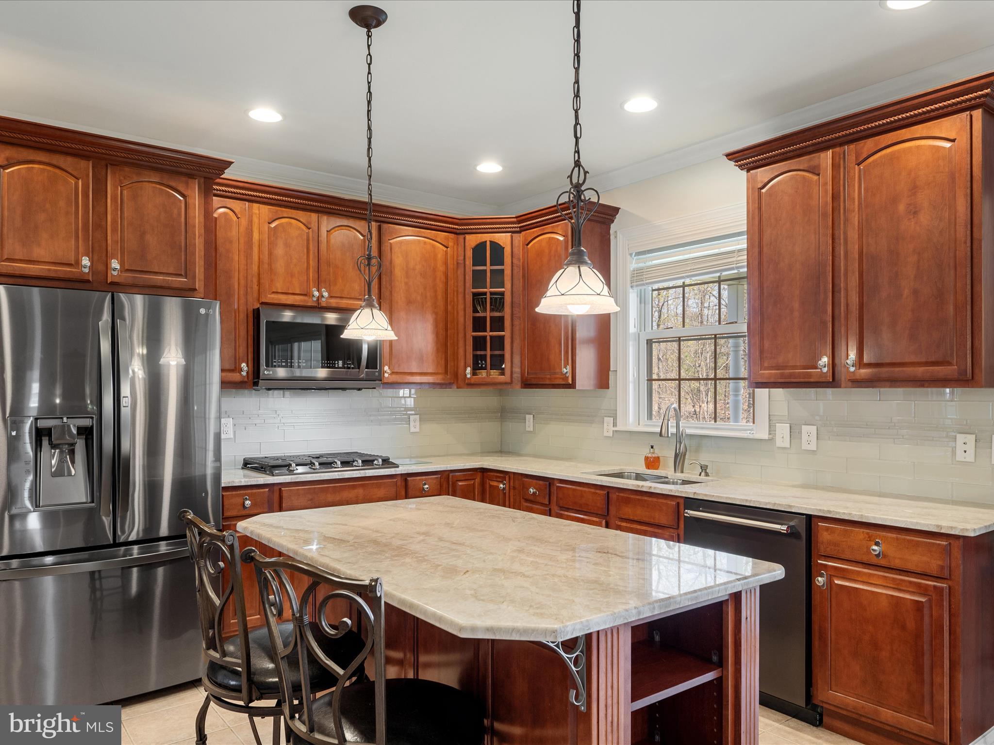 RAVEN POINTE - Residential