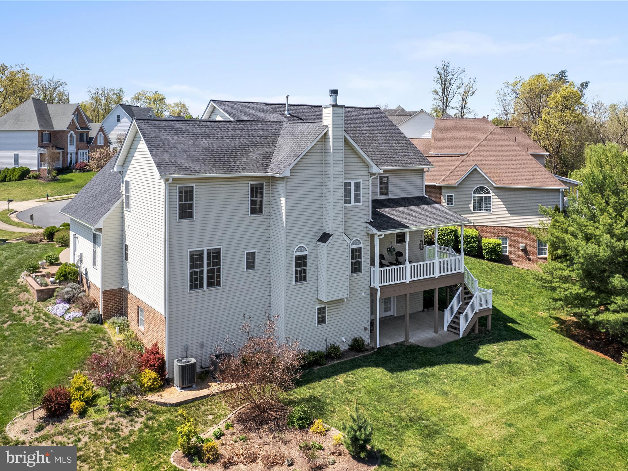 RAVEN POINTE - Residential