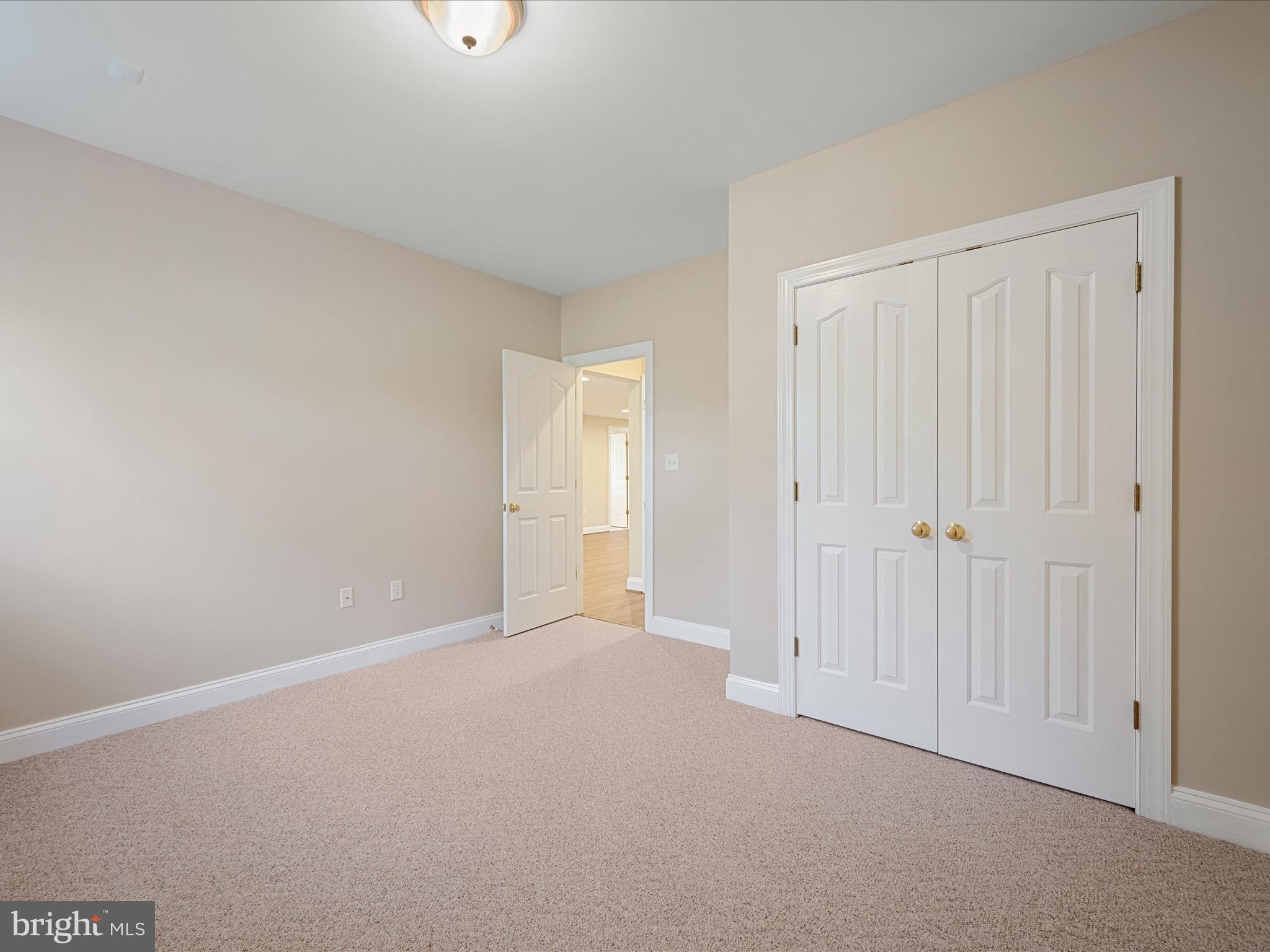 RAVEN POINTE - Residential