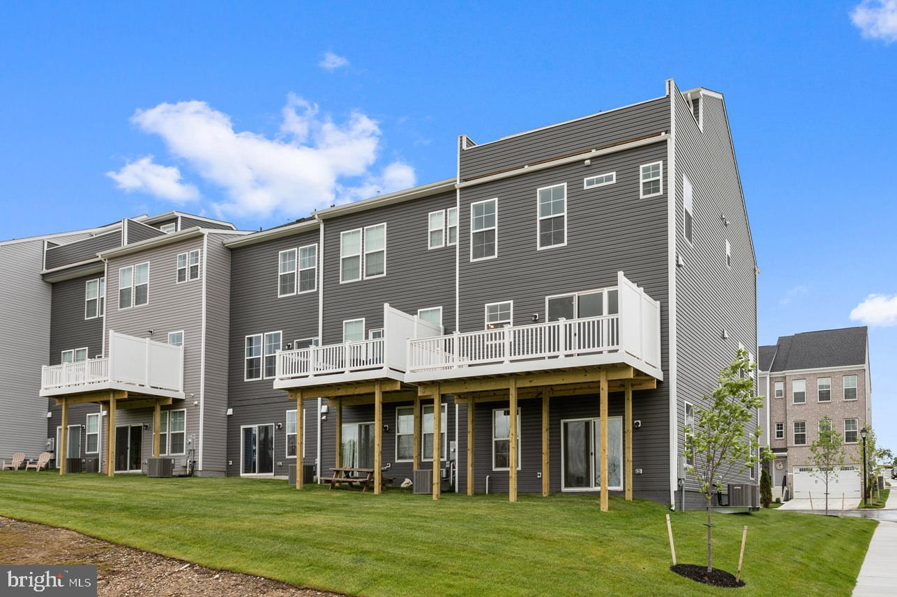 LAUREL OVERLOOK - Residential