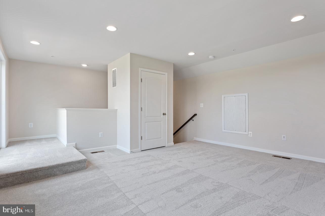 LAUREL OVERLOOK - Residential