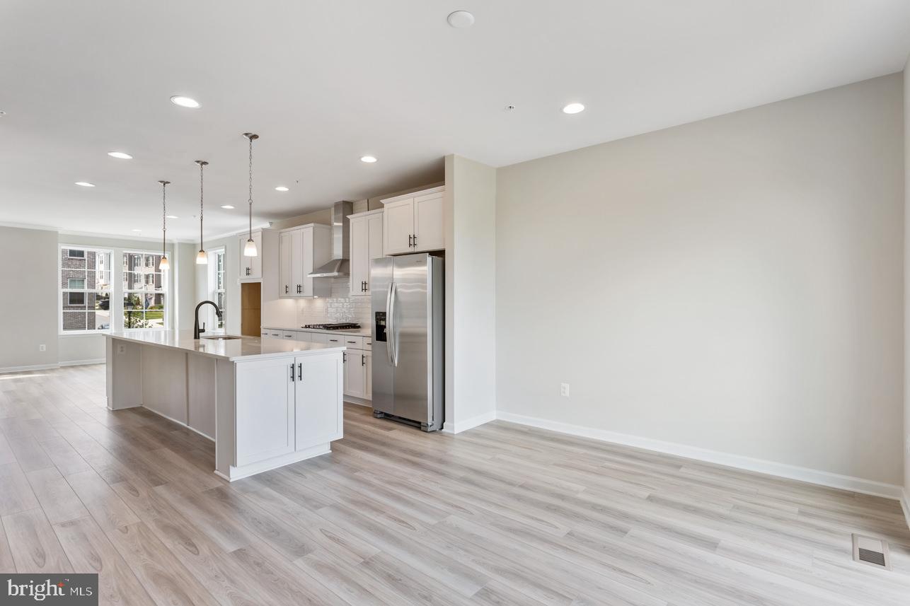 LAUREL OVERLOOK - Residential