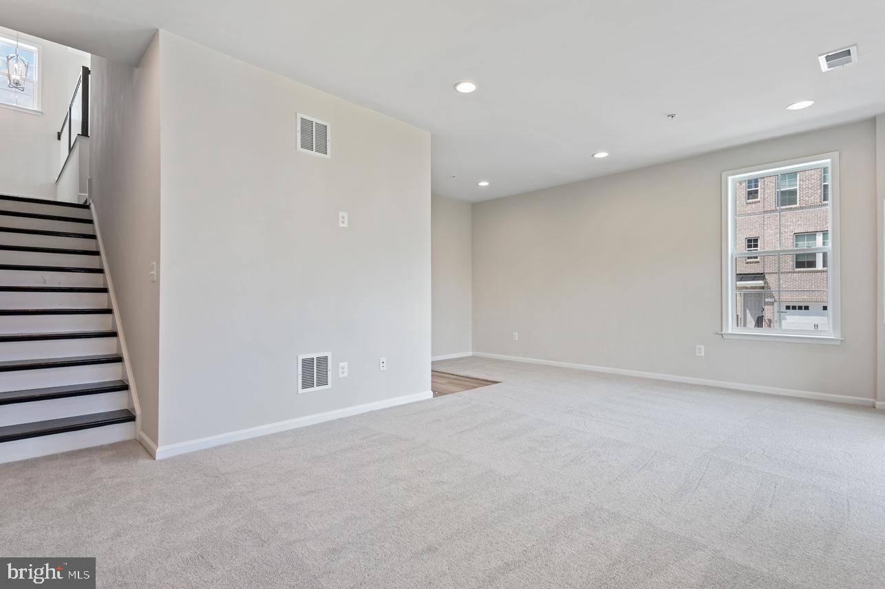 LAUREL OVERLOOK - Residential