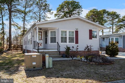 Homes For Sale - 114 Briarwood Court<br/> WHITING, NJ 08759