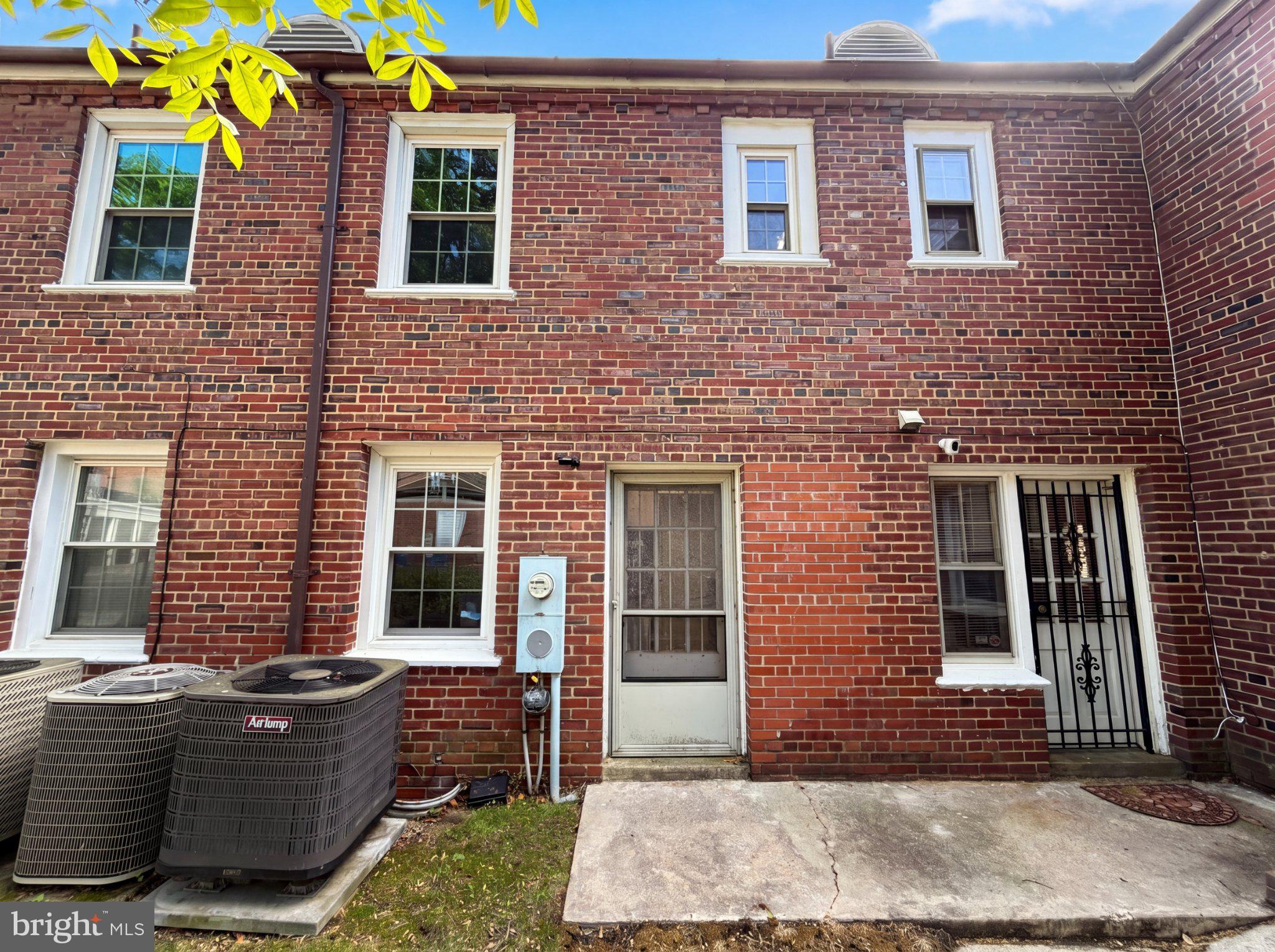 3820 V STREET SE