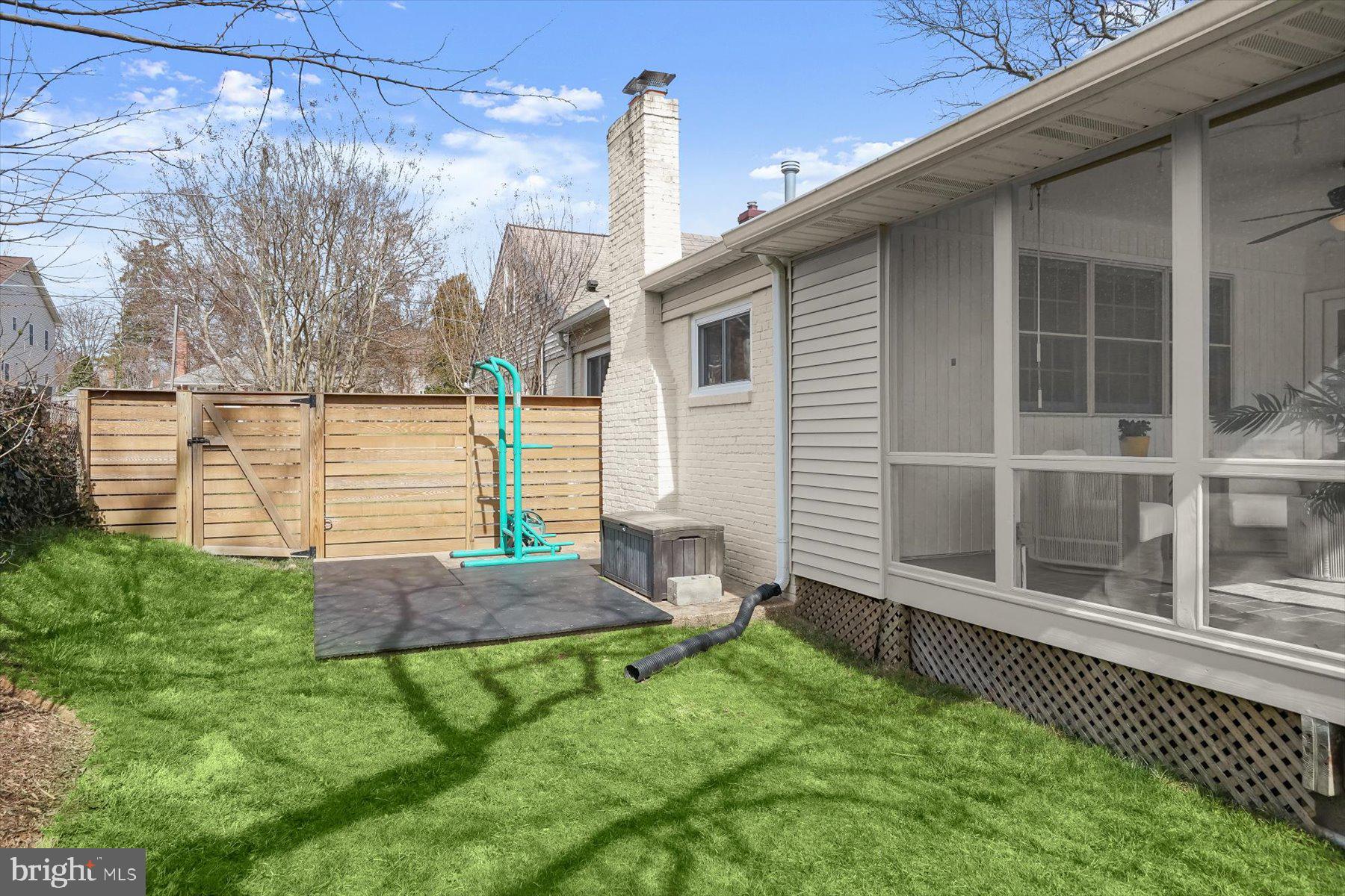 BROYHILL PARK - Residential