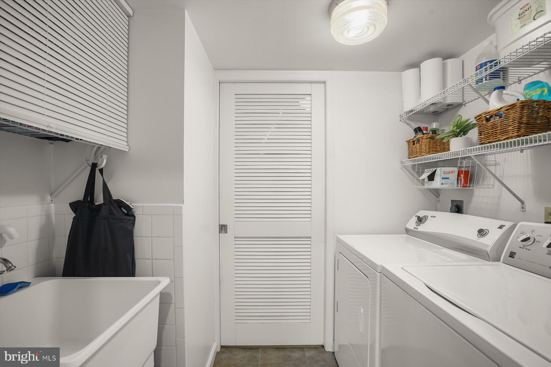 BROYHILL PARK - Residential