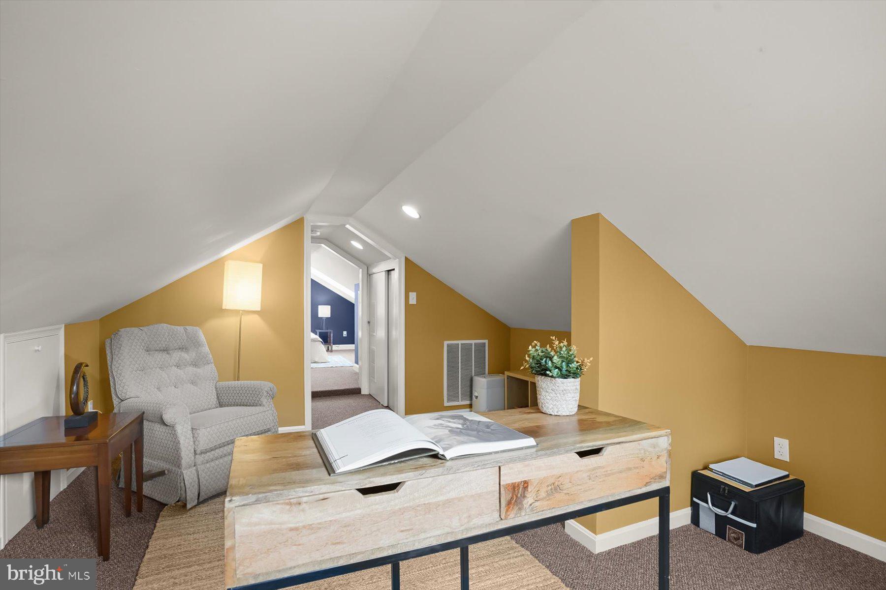 BROYHILL PARK - Residential