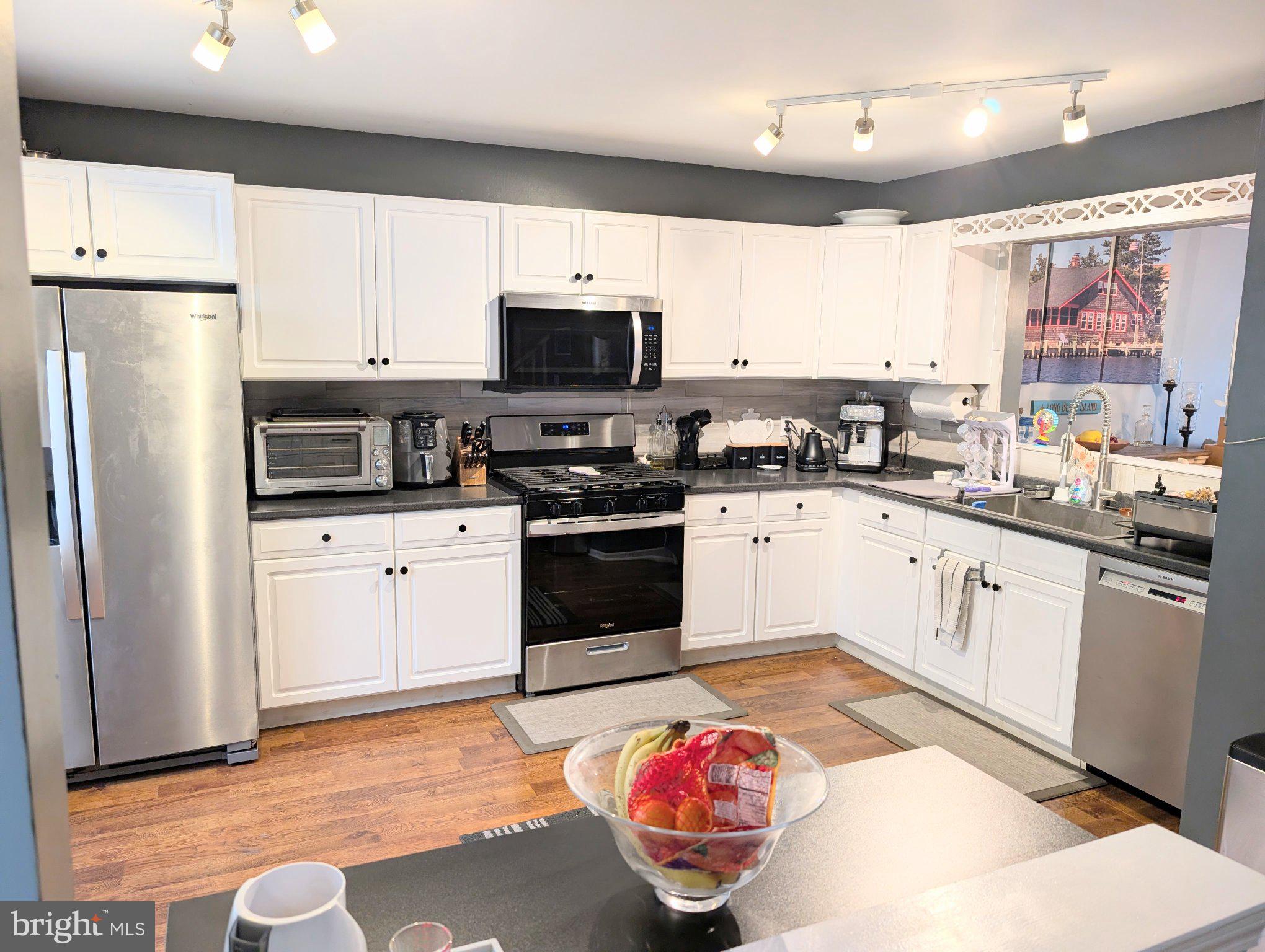 CHERRY TREE KNOLL - Residential