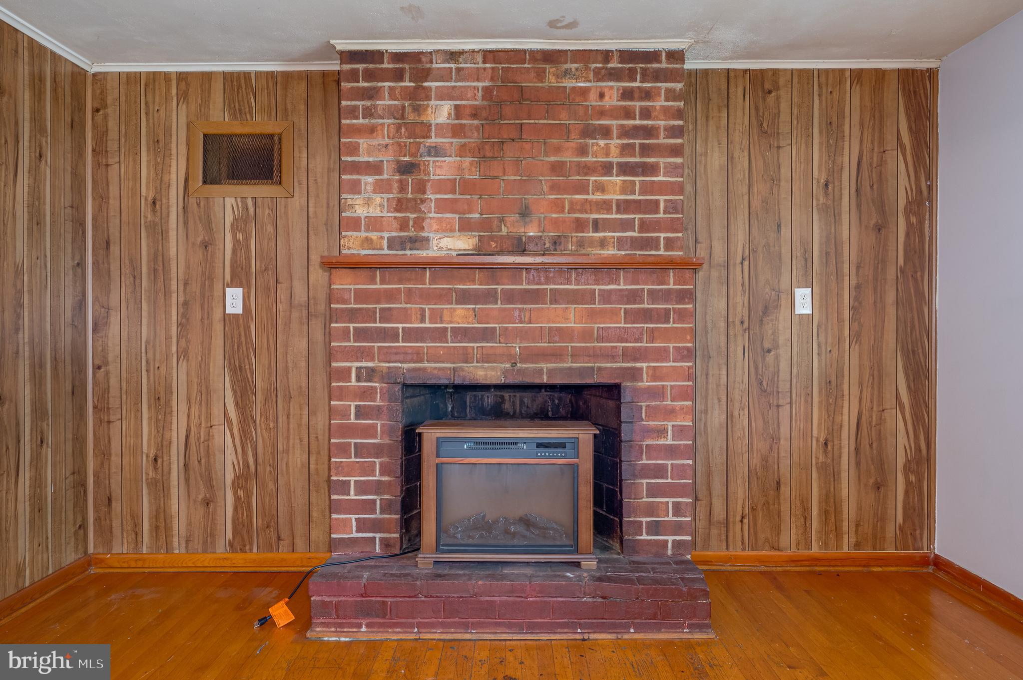 RURAL RETREAT - Residential