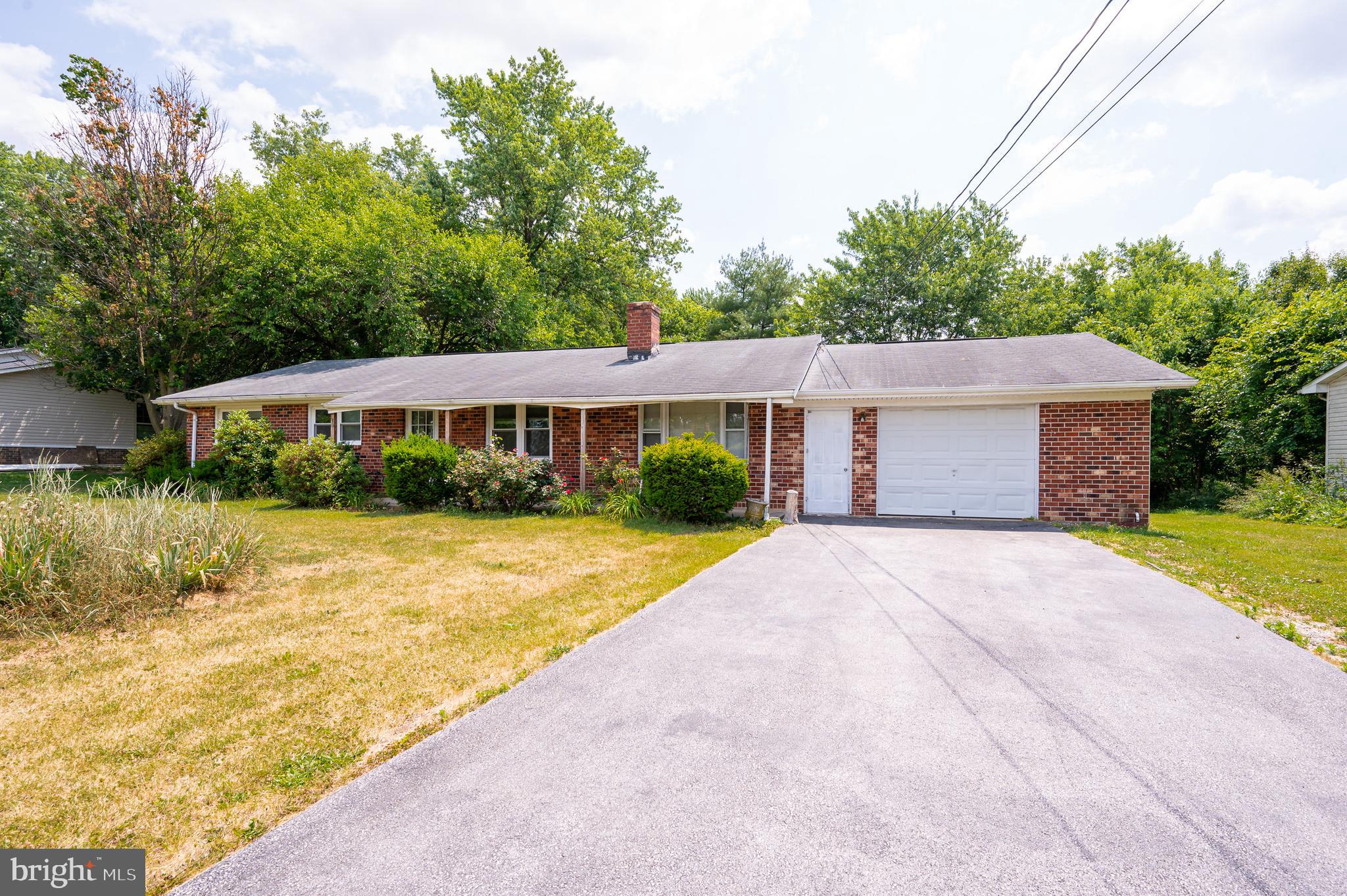 RURAL RETREAT - Residential