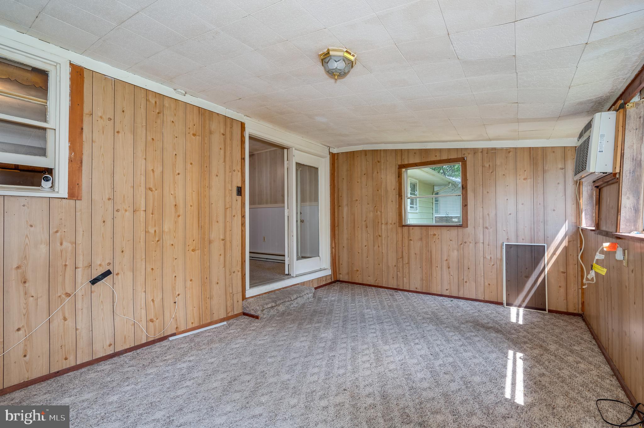 RURAL RETREAT - Residential