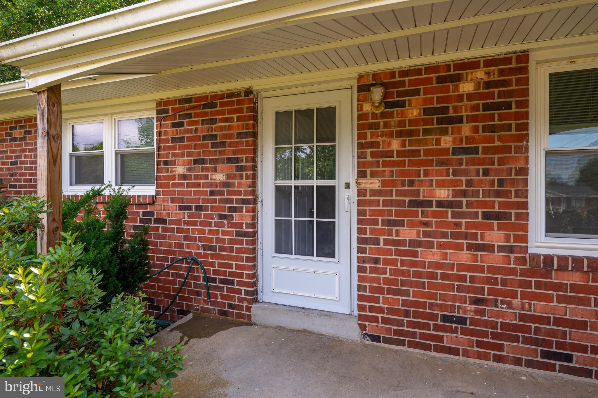 RURAL RETREAT - Residential